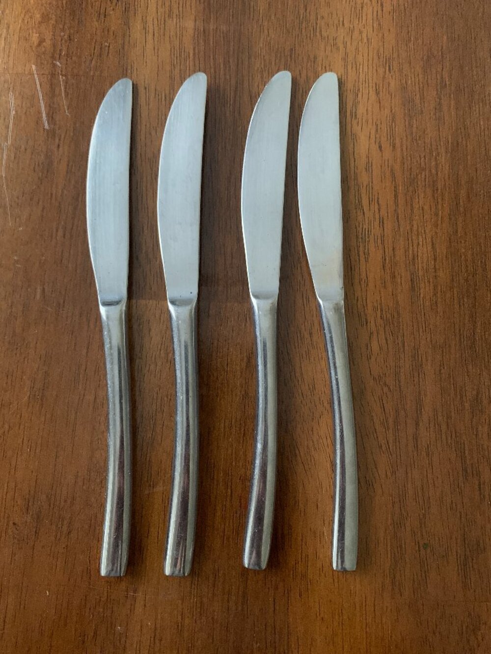 Modern Stainless Steel Dinnerware Sleek Curved Handle Unbranded - Set of 4